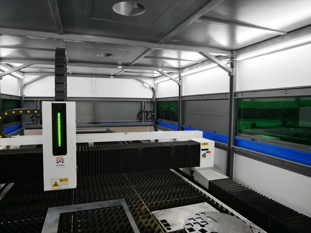 FL-L1530FH-12000-IPG Станок лазерной резки с ЧПУ для листового металла с кабинетной защитой